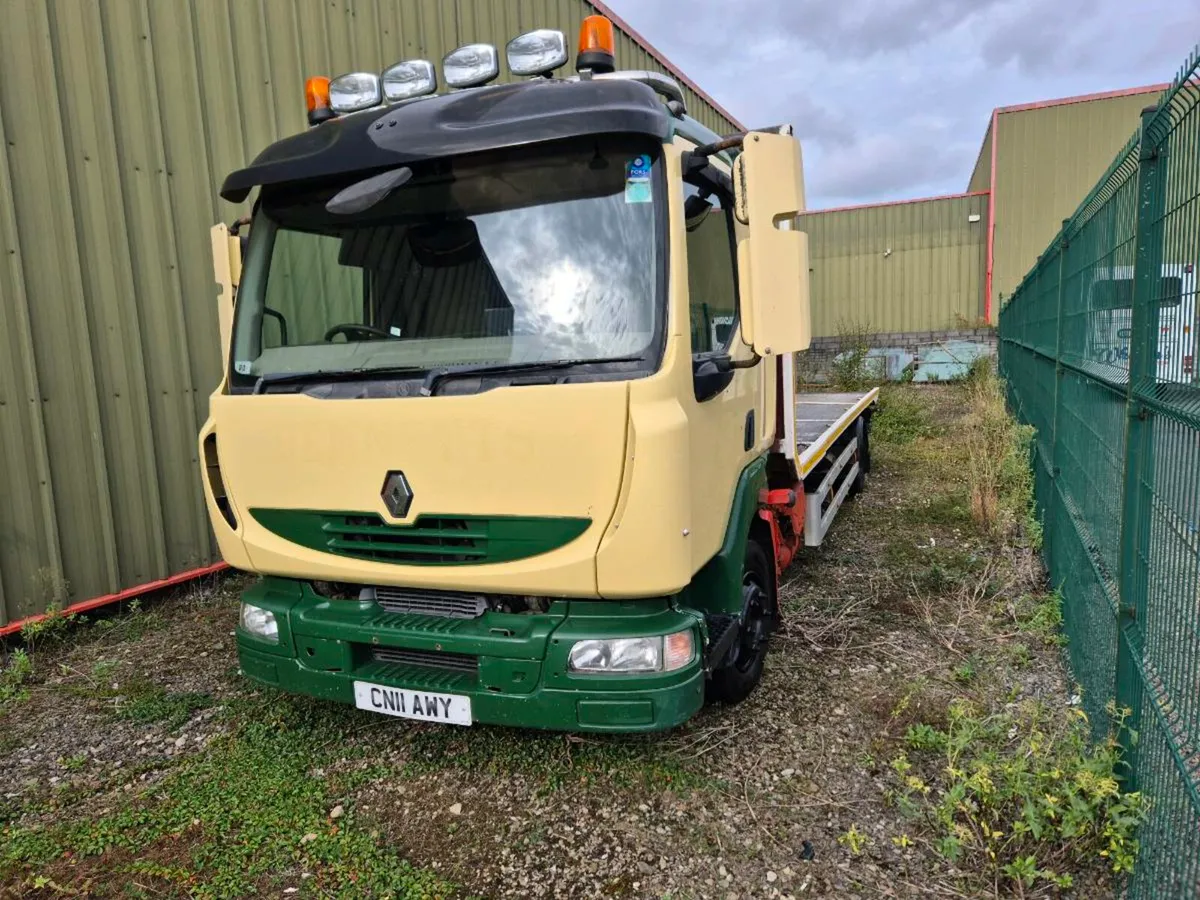 Renault Tow Truck 2011 - Image 1