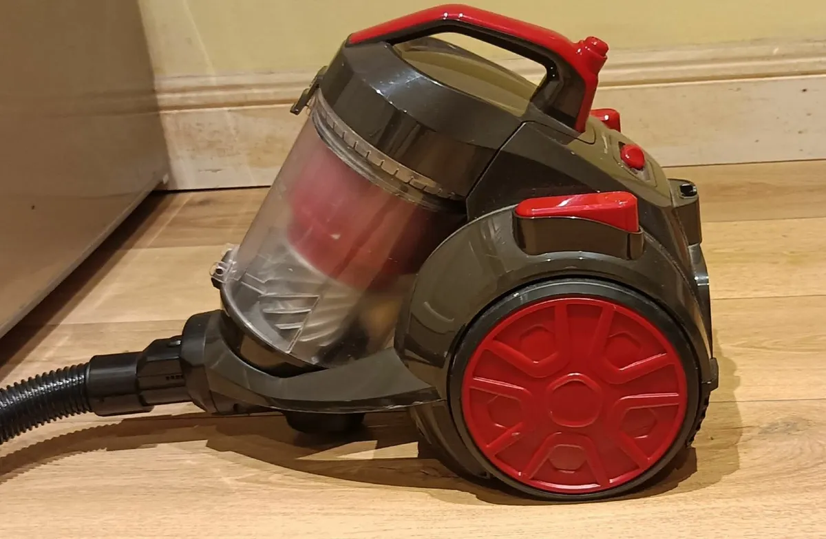 Vacuum cleaner - Image 1