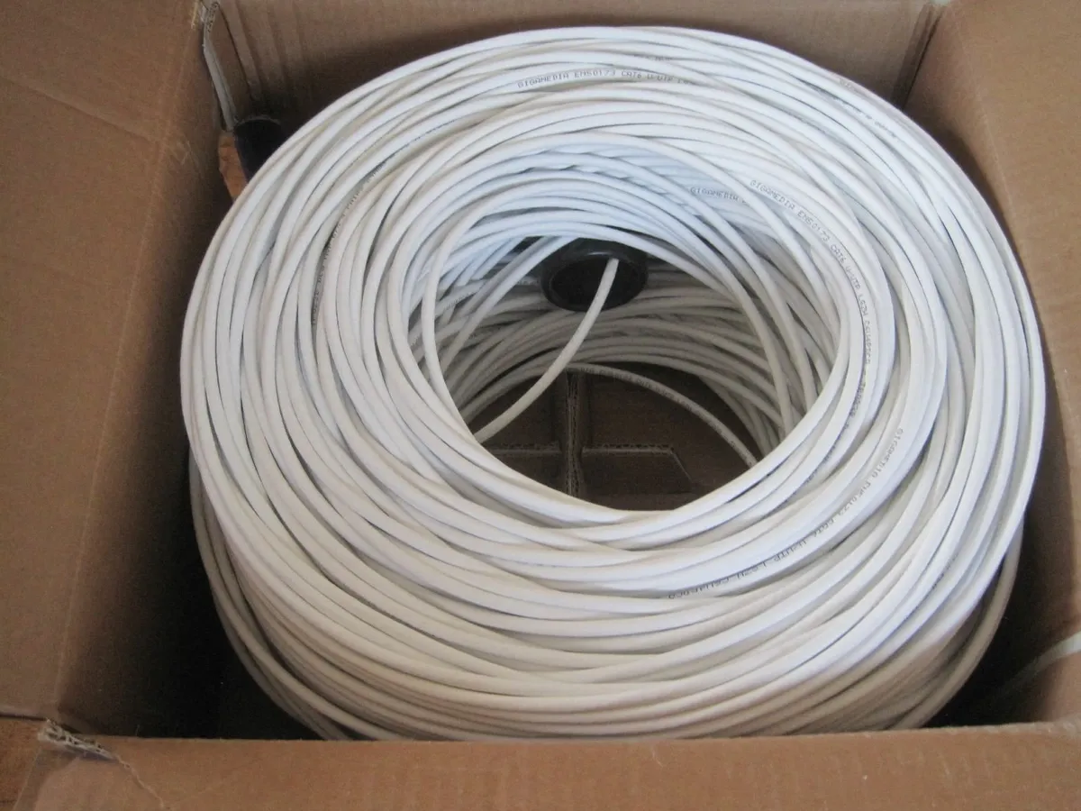 cat 6, 4 pair, ethernet UTP, data cable, 305m roll - Image 1