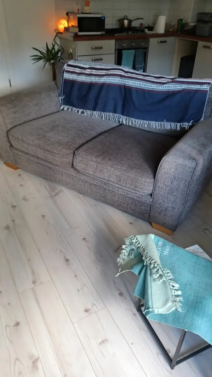 Suite €120 or nearest offer - Image 2