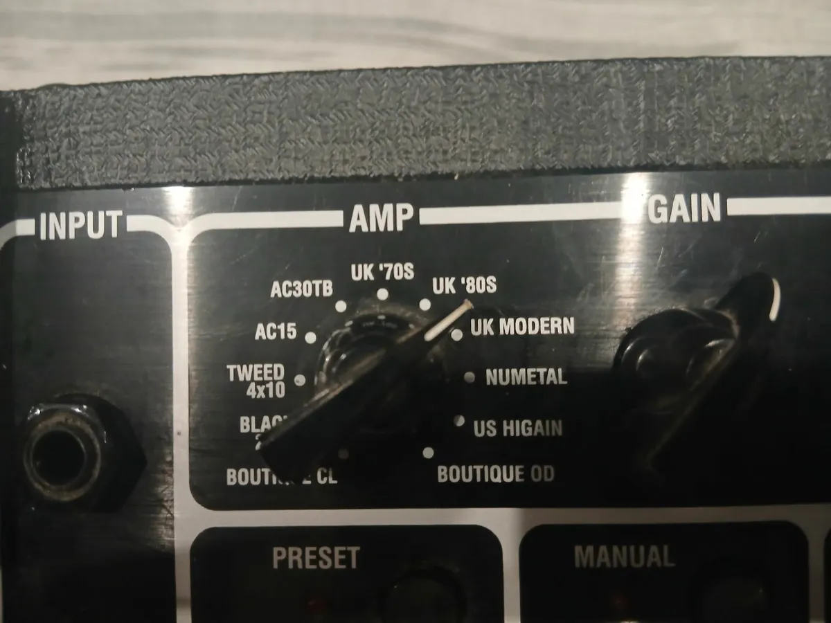 Vox Valvetronix AD30VT 30-Watt Modeling Guitar Amp - Image 2