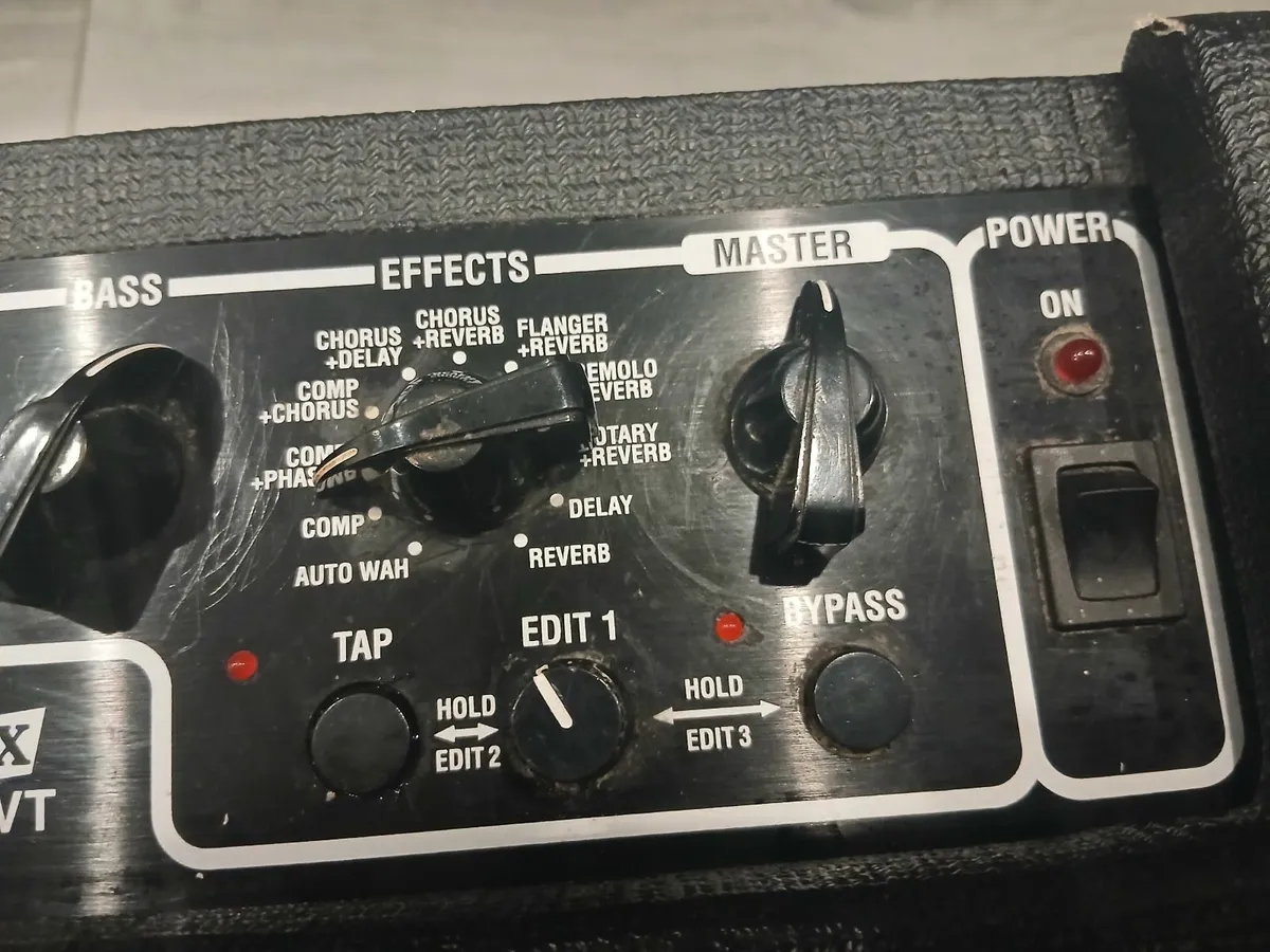 Vox Valvetronix AD30VT 30-Watt Modeling Guitar Amp - Image 4
