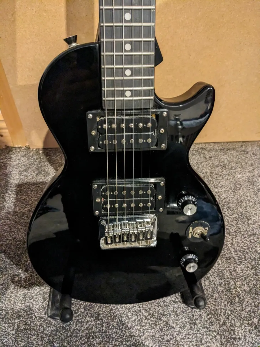 Epiphone Les Paul Special II w/ accessories & amp - Image 1