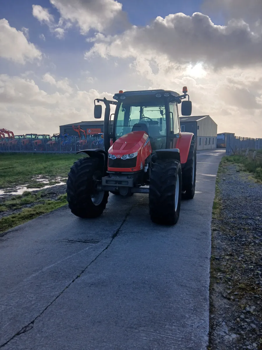Massey Ferguson 5612 - Image 2