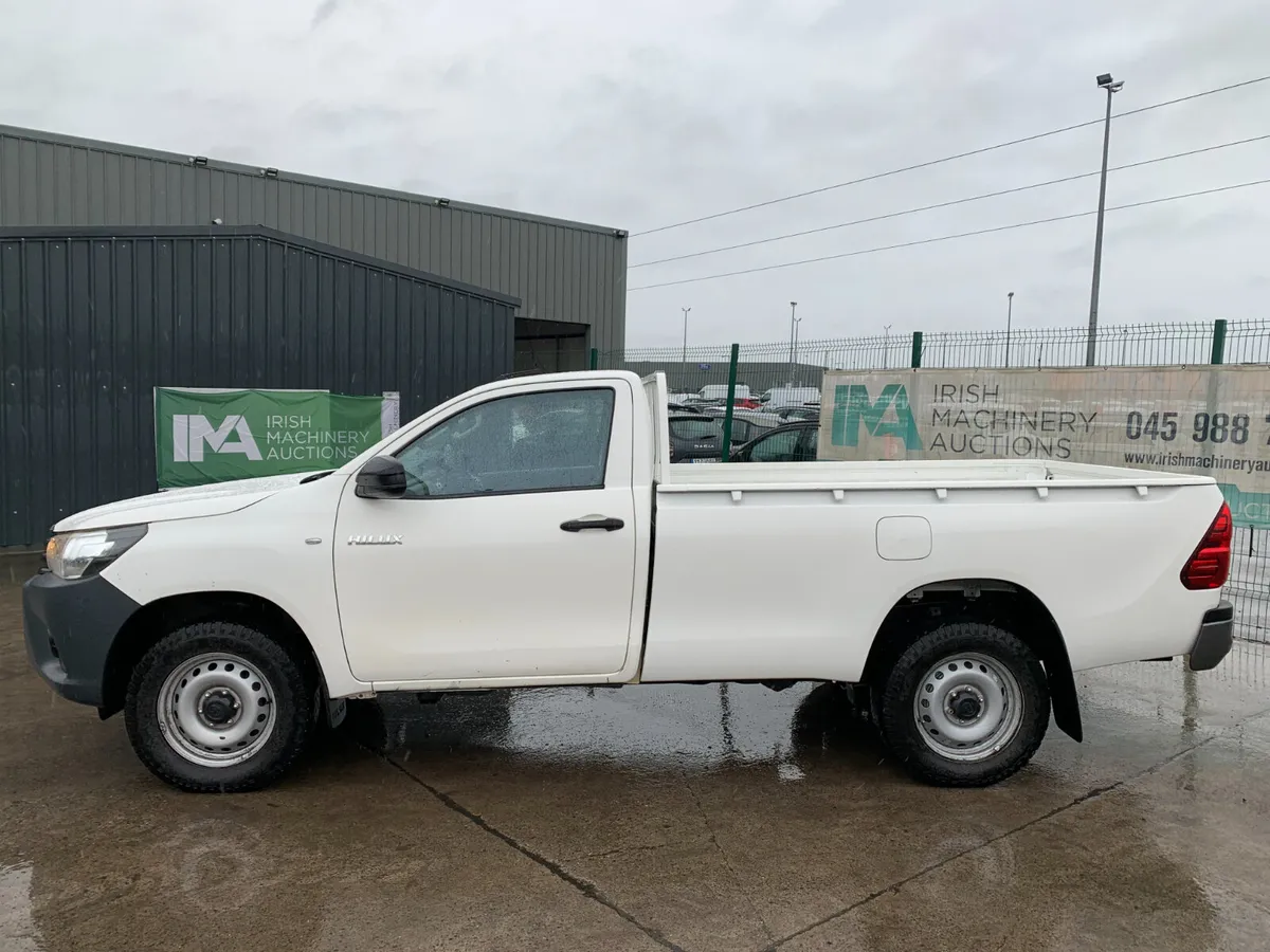 BID ONLINE NOW - 2019 TOYOTA HILUX ACTIVE D4D 4WD - Image 2