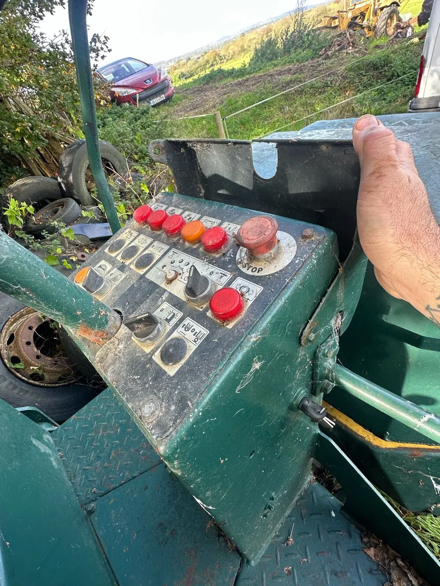 Bomag 120 3 ton , vibrating roller , twin drum - Image 2