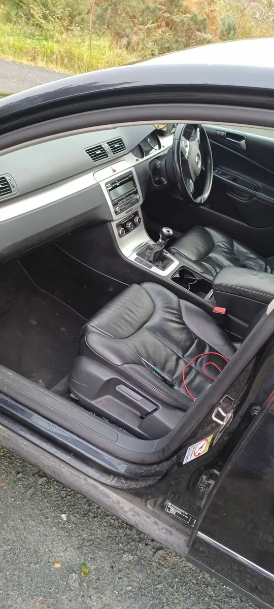 Volkswagen Passat 2010 Highline - Image 2