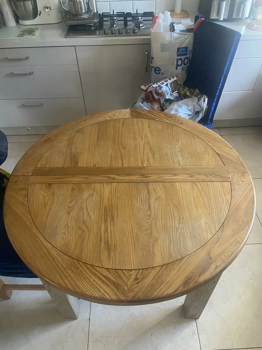 Kitchen table - Image 1