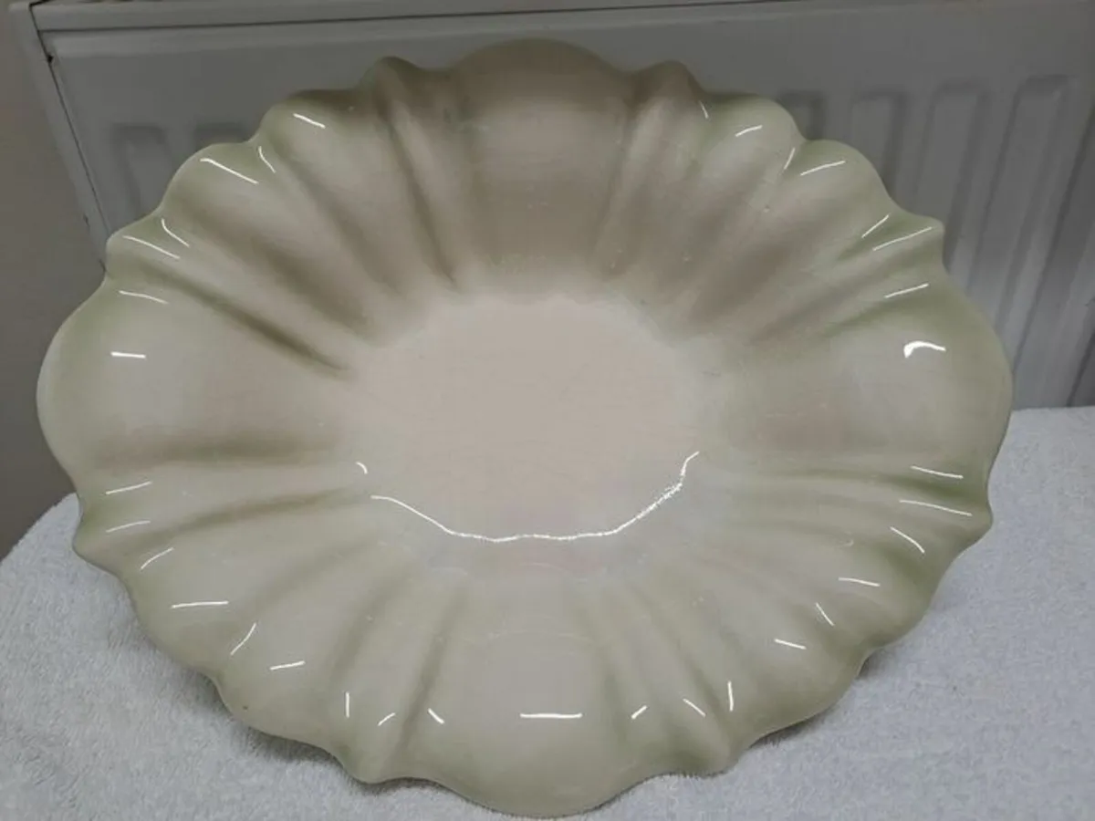 Large oval bowl light green - Image 3