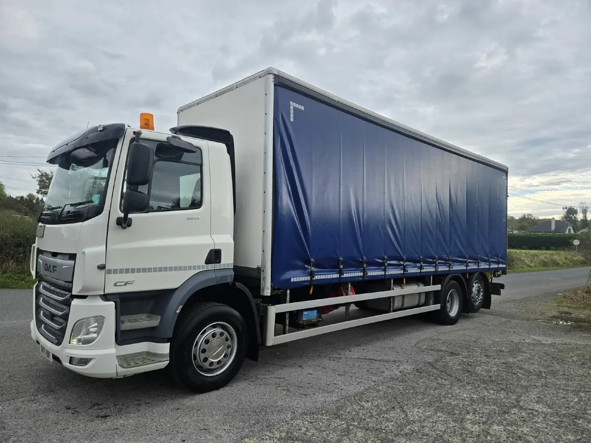 2022 -  DAF CF 330 Curtainsider - Image 2