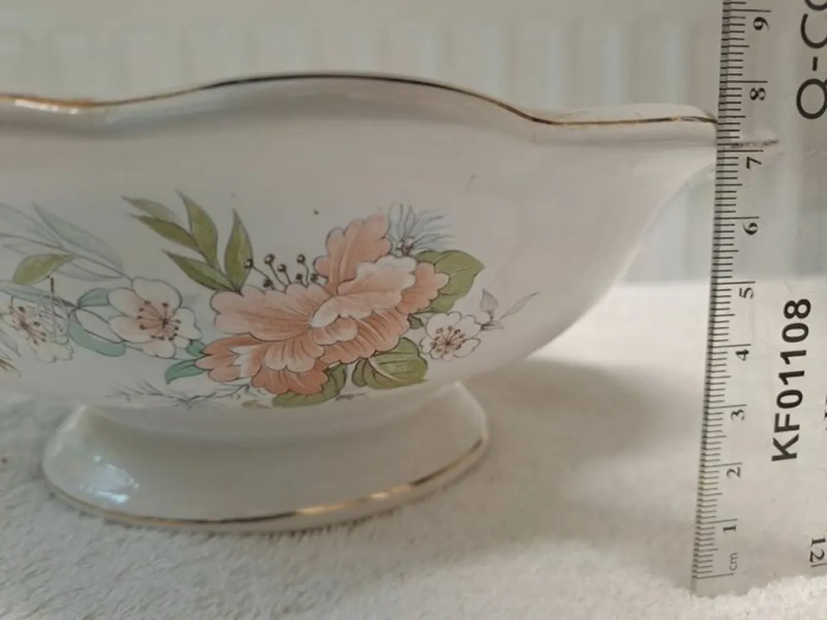 Decorative Ceramic footed fruit bowl - Image 2