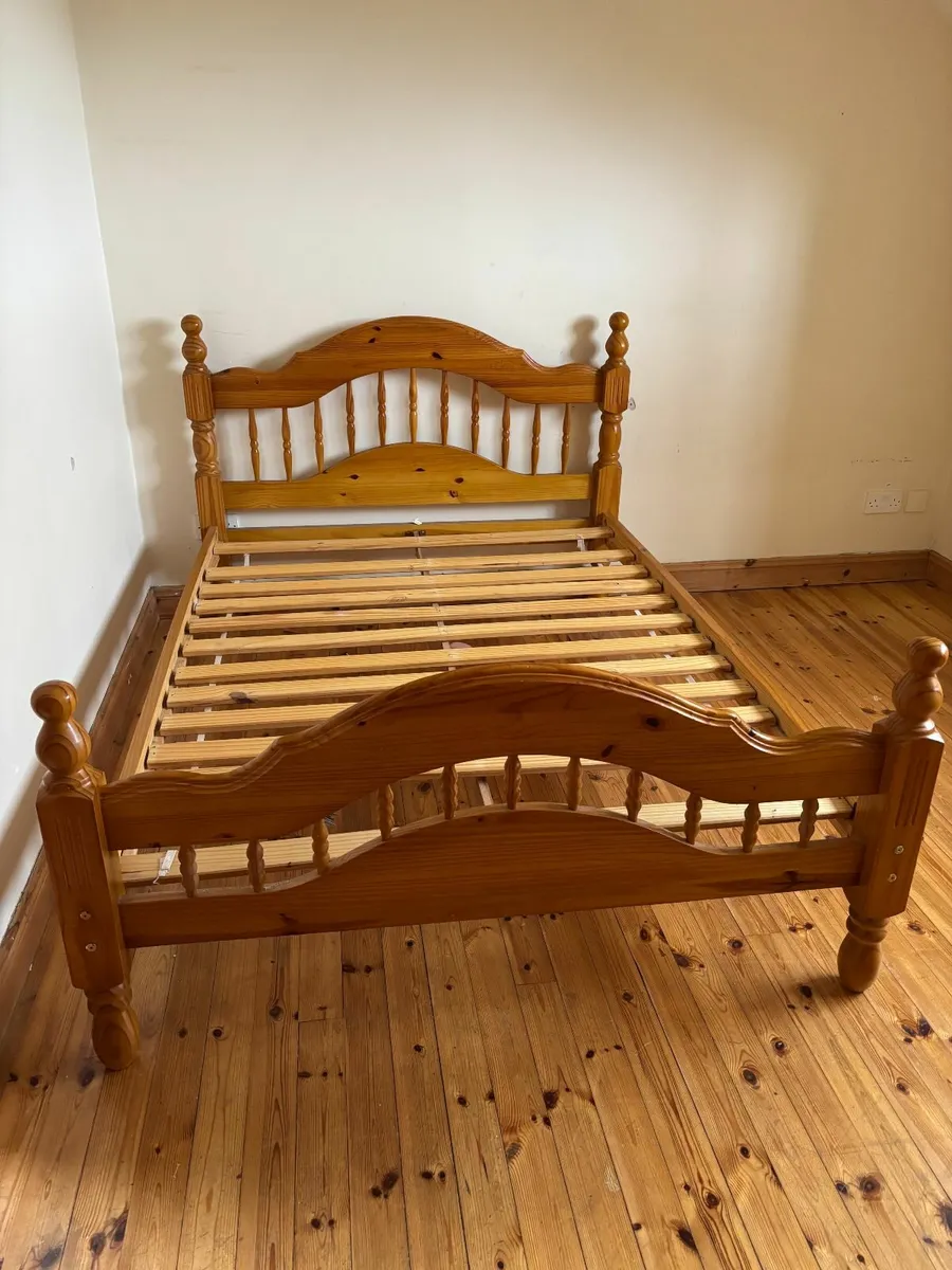 Solid bed frame - Image 1