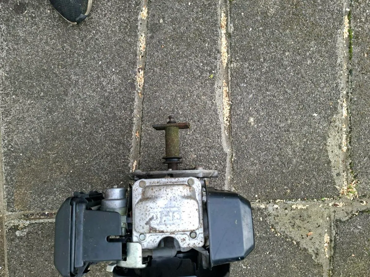 Honda   lawnmower   engine - Image 2