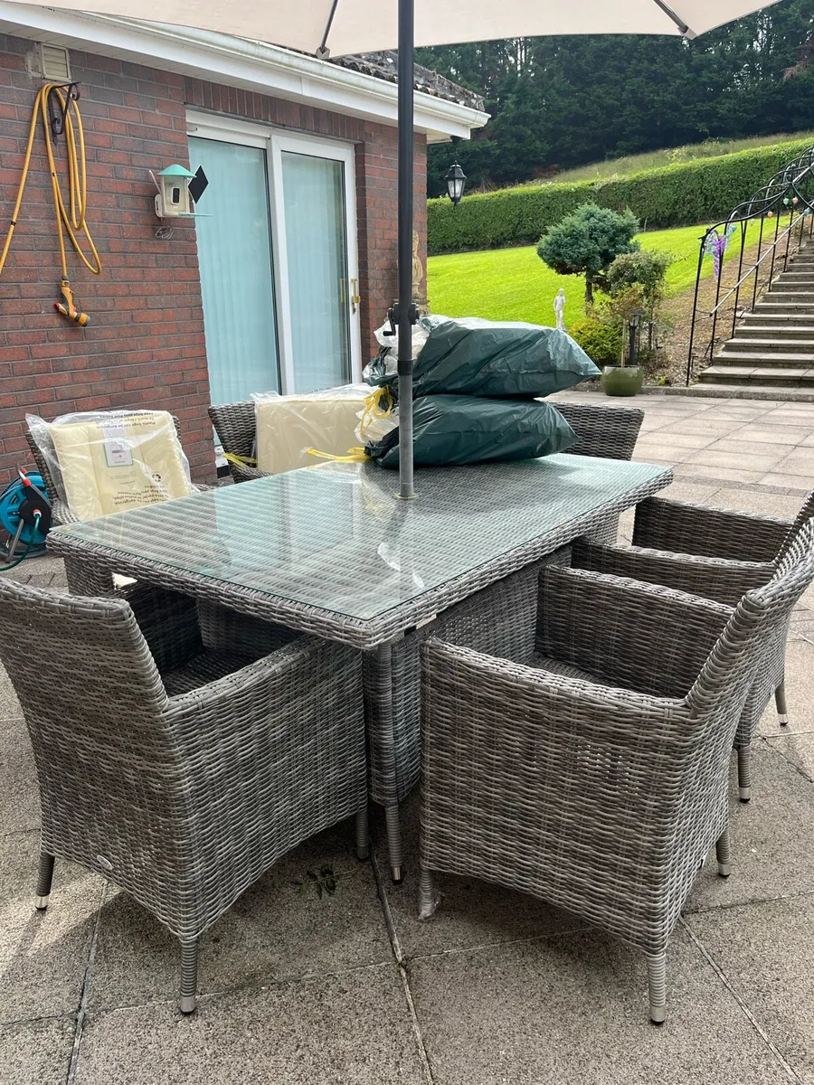 Garden furniture - Image 1