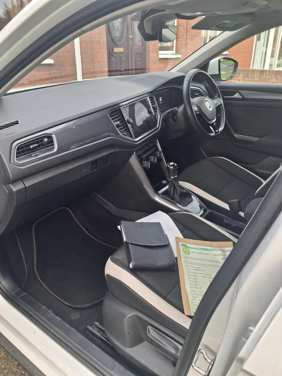 Volkswagen T-Roc 2021 - Image 3
