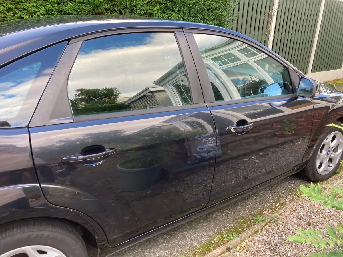 Ford Focus 2011 - Image 2