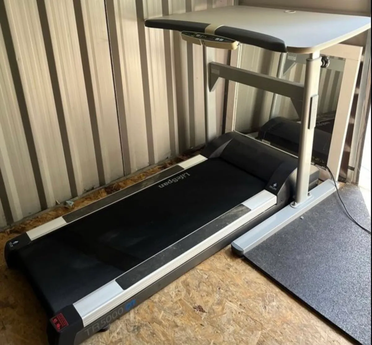 Desk walking treadmill 1-4mile per hr - Image 1