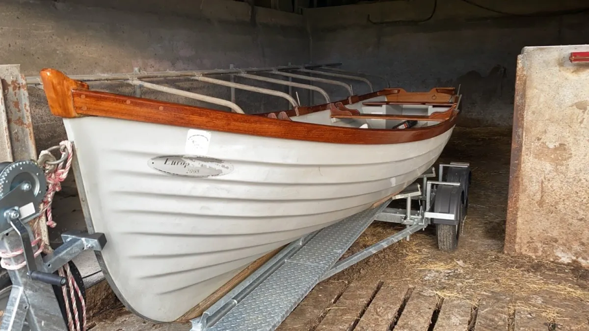 19 ft Anglers fancy Burke Boat - Image 1