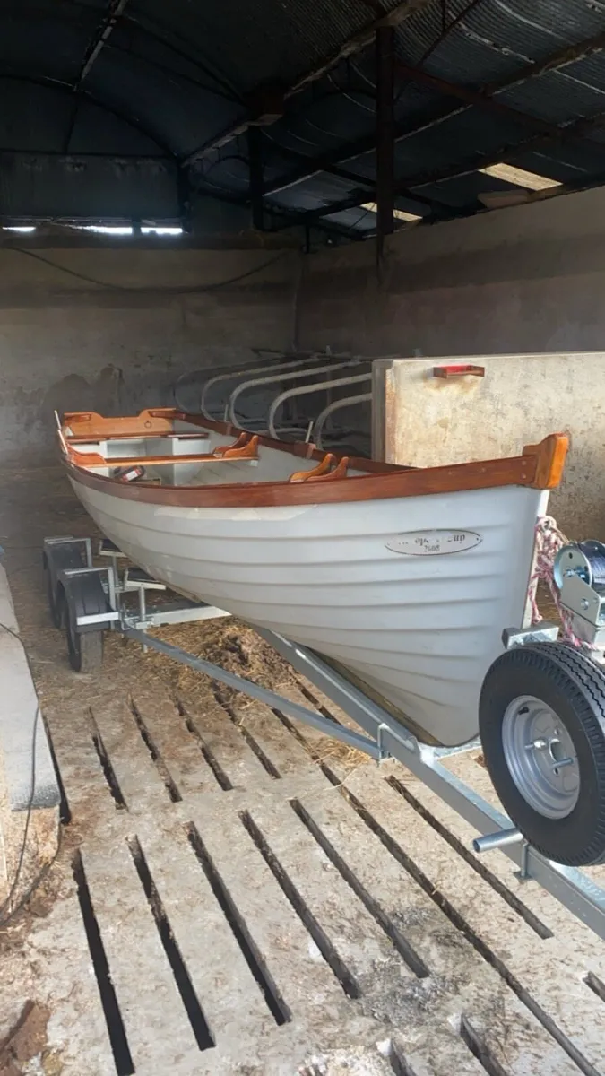 19 ft Anglers fancy Burke Boat - Image 2