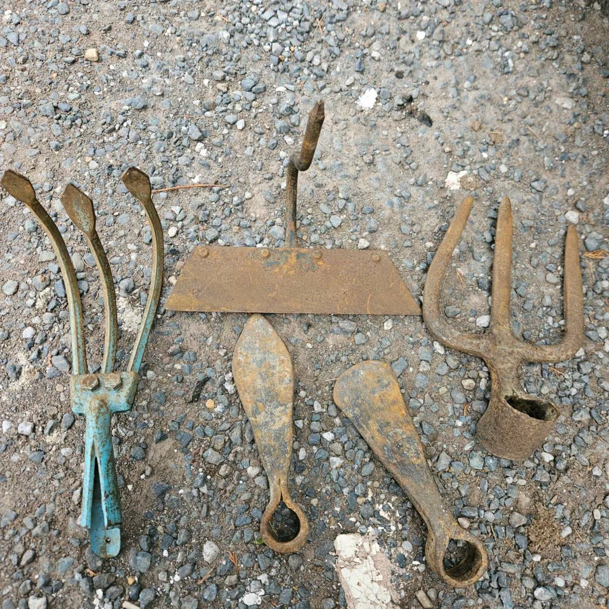 Antique gardening tools - Image 1