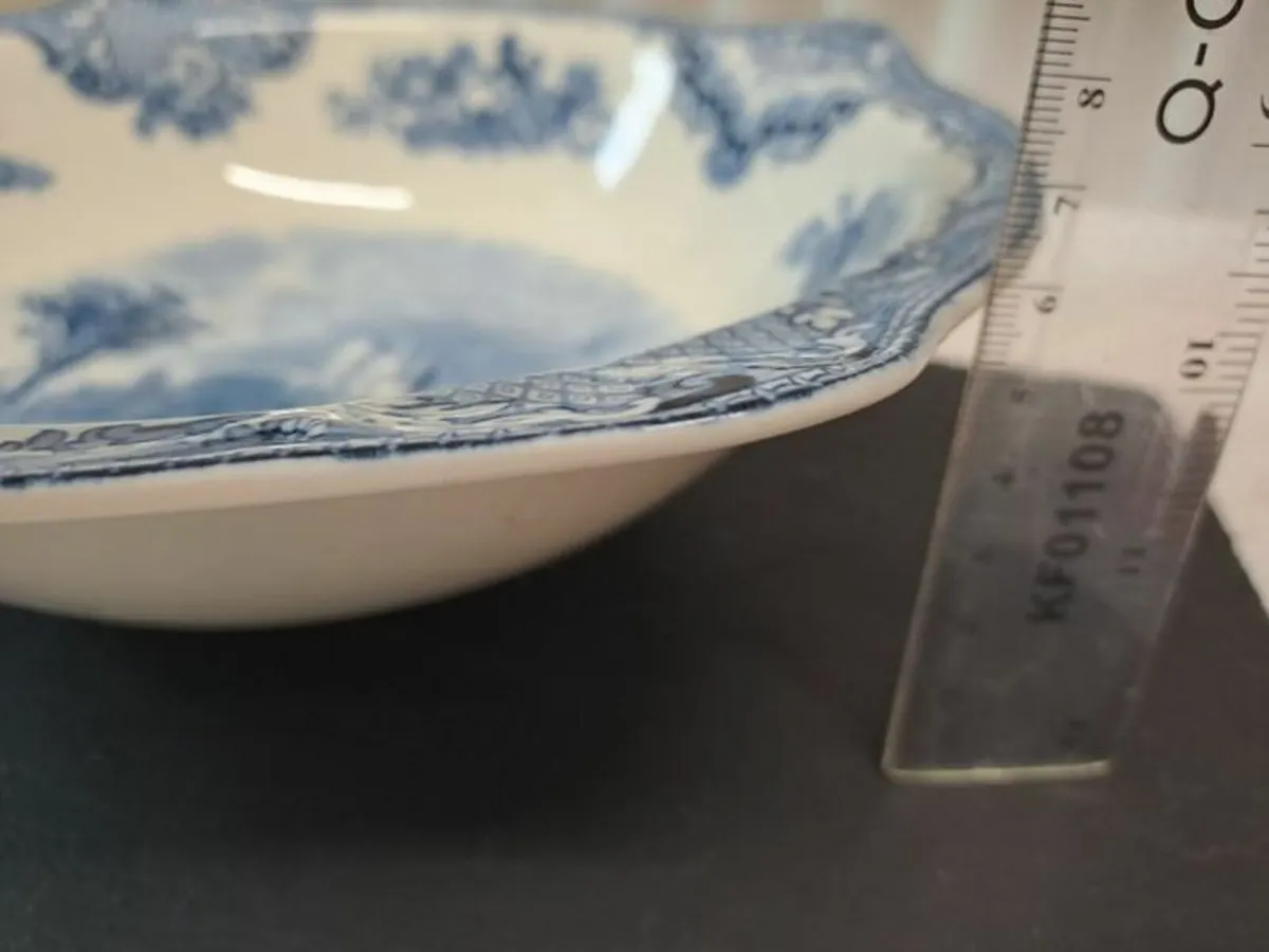Johnson Brothers Bolsover Castle serving bowl - Image 4
