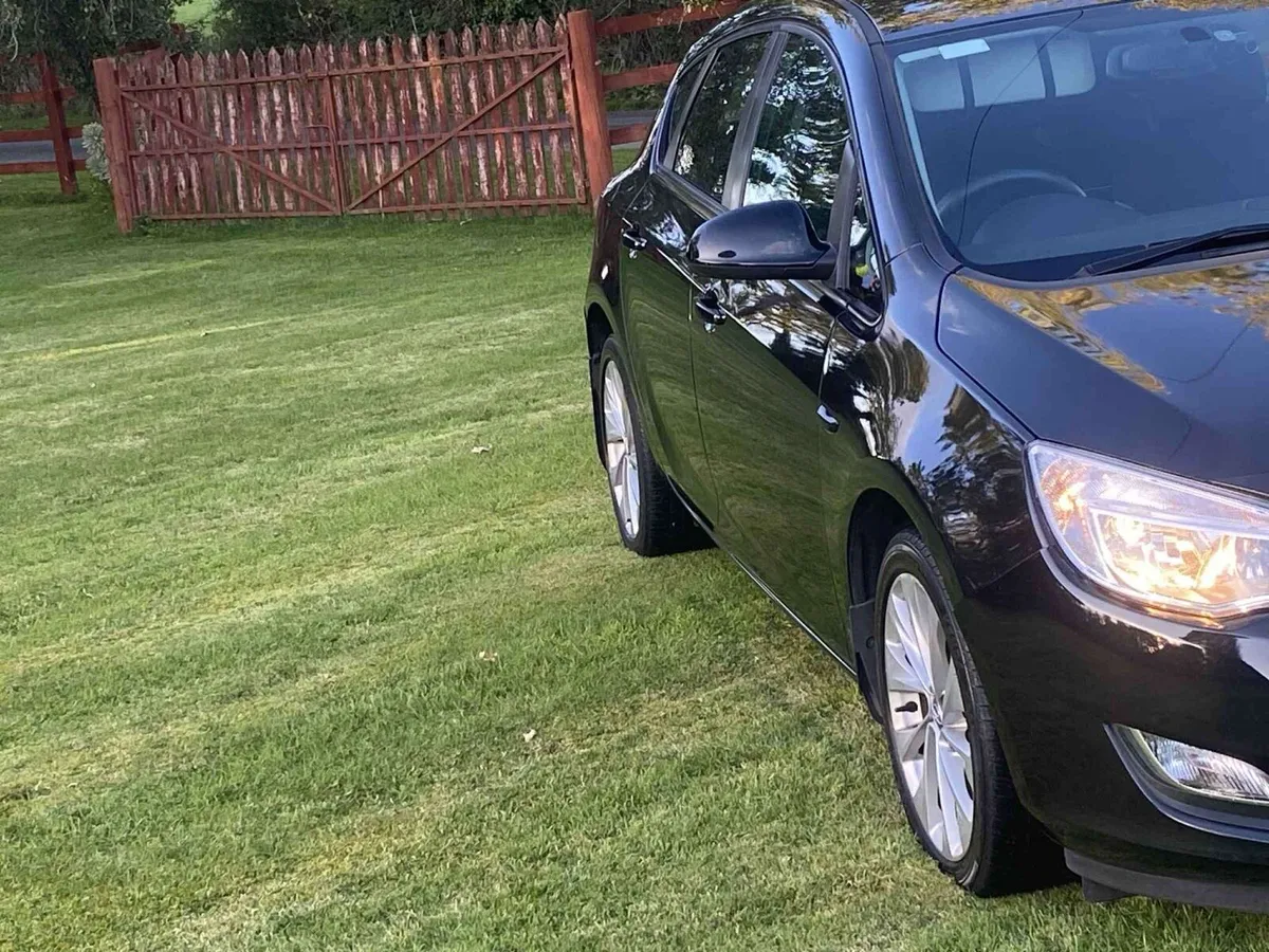 2012 Opel Astra j - Image 2