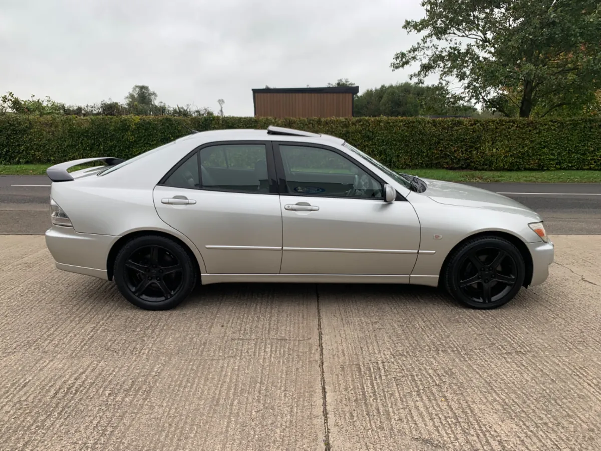 2000 LEXUS IS200 SE | SUNROOF | BLACK LTH - Image 2