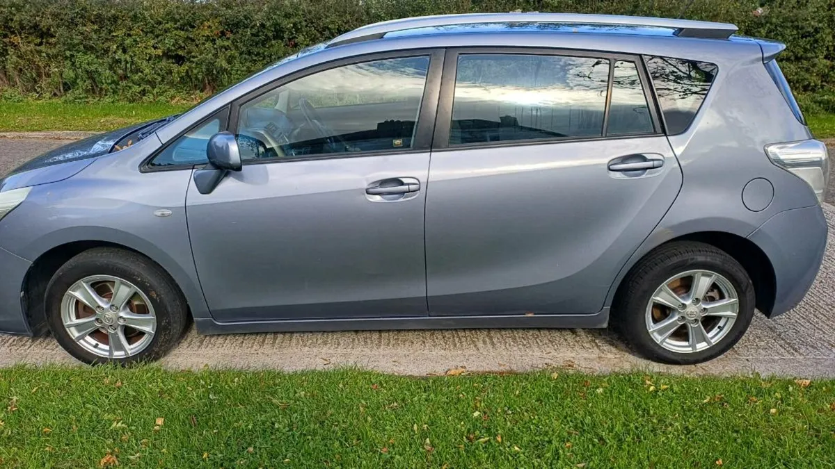 Toyota Verso  luna 7str low klms nct - Image 3