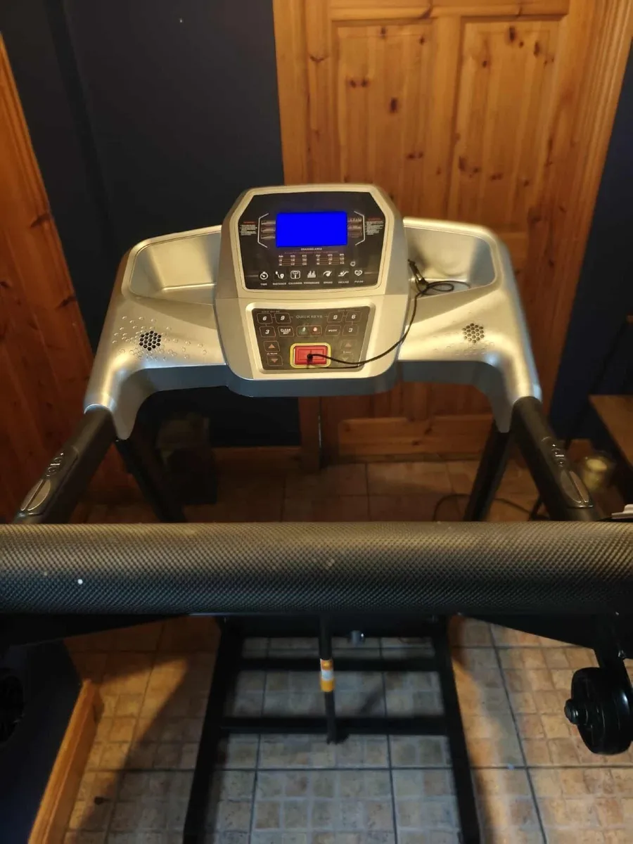 Threadmill used 3 times like new - Image 1