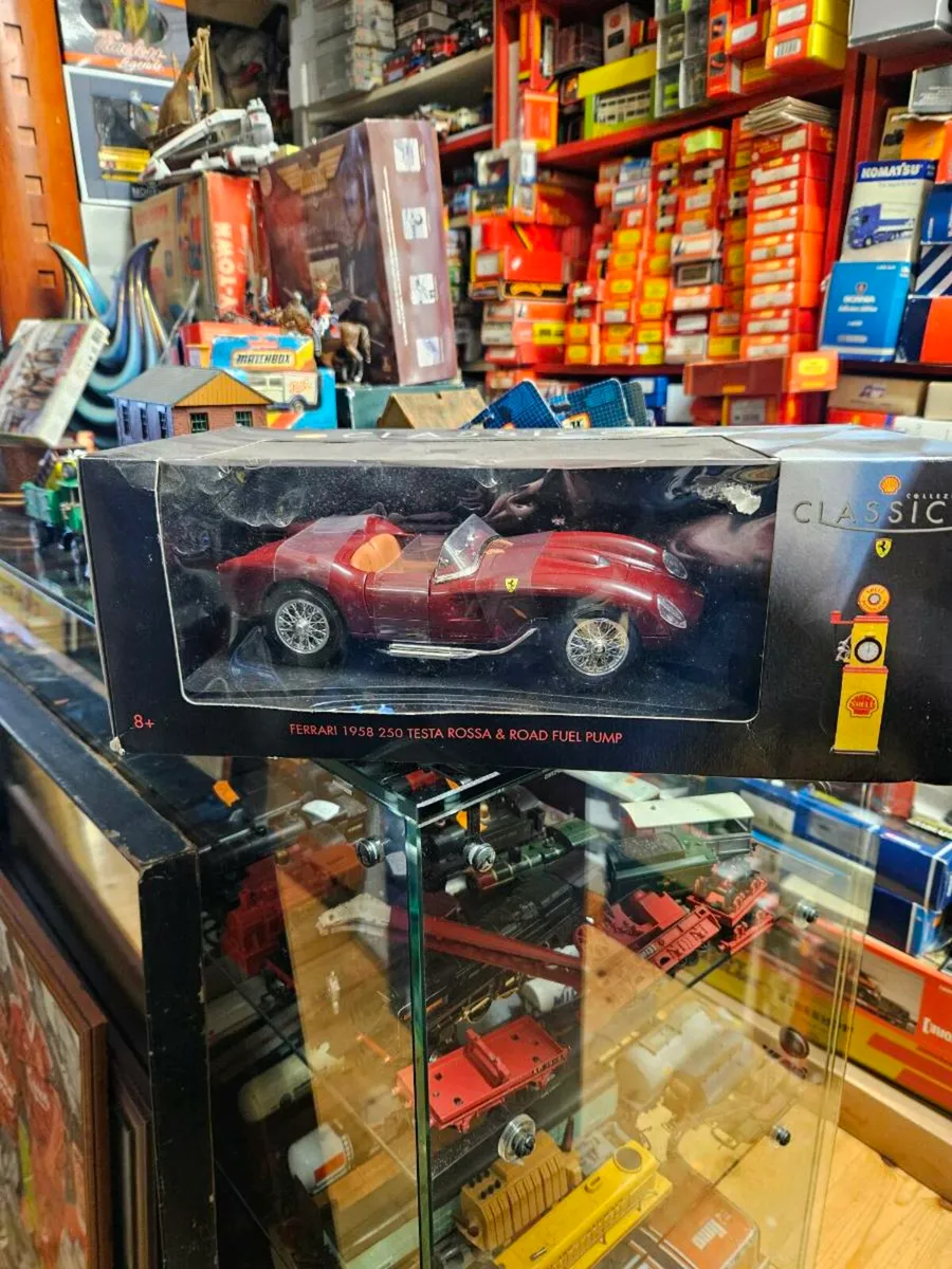Corgi Ferrari Testa Rossa 1.18 - Image 1