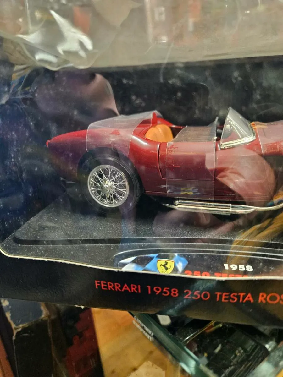 Corgi Ferrari Testa Rossa 1.18 - Image 2