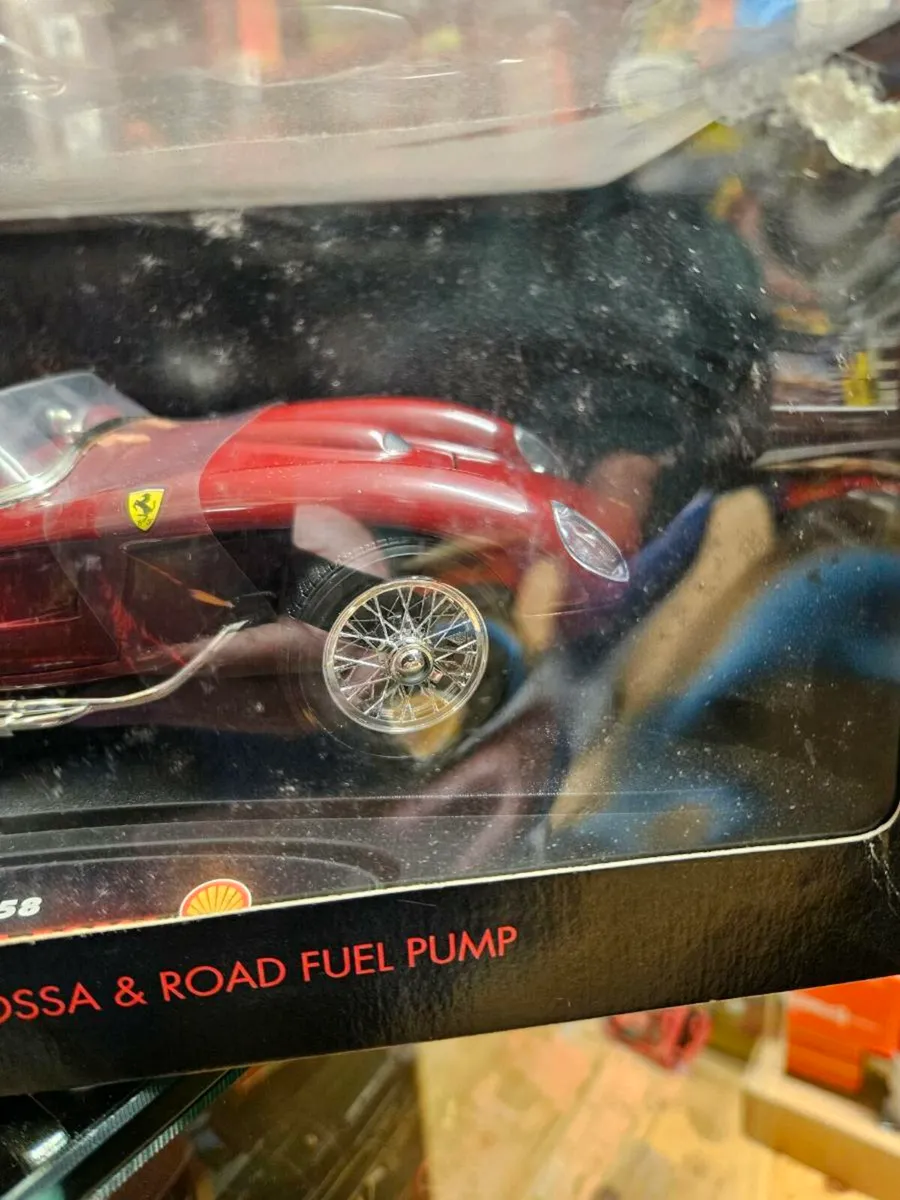Corgi Ferrari Testa Rossa 1.18 - Image 3