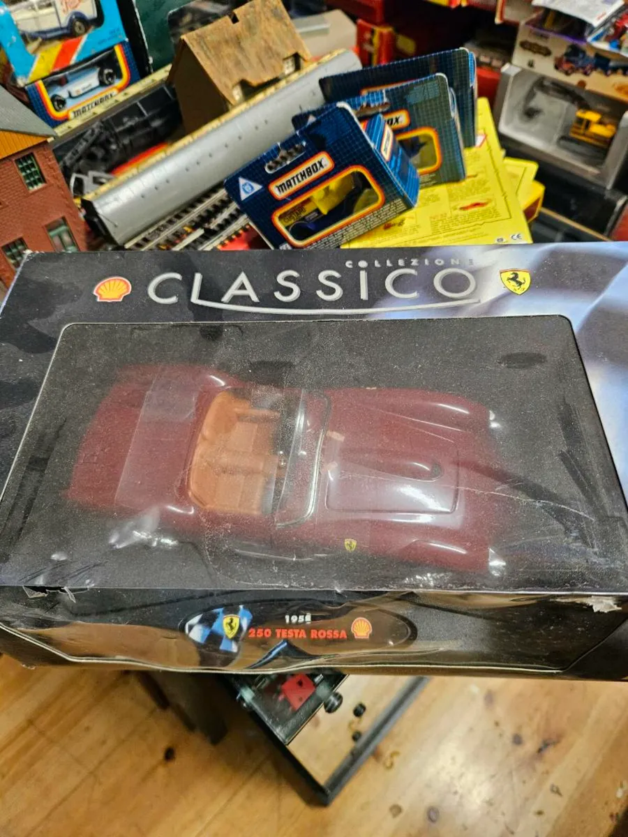 Corgi Ferrari Testa Rossa 1.18 - Image 4