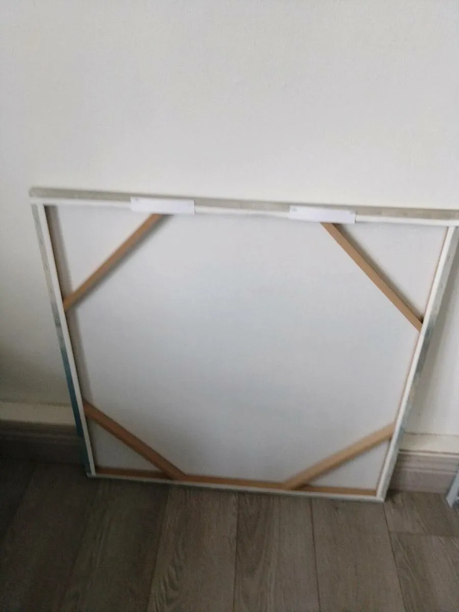 Wall canvas for sale in good condition only new - Image 3