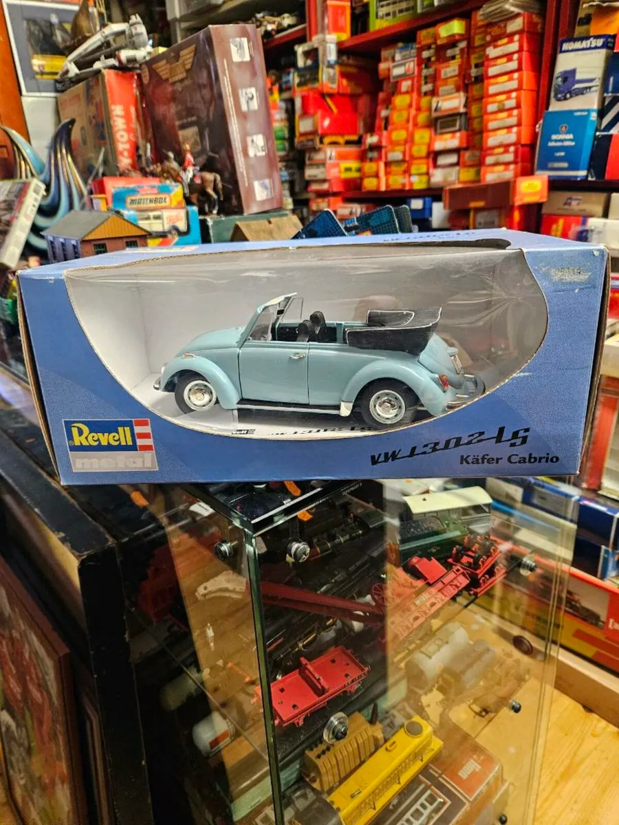 Corgi Revell VW Beetle 1.18 - Image 1