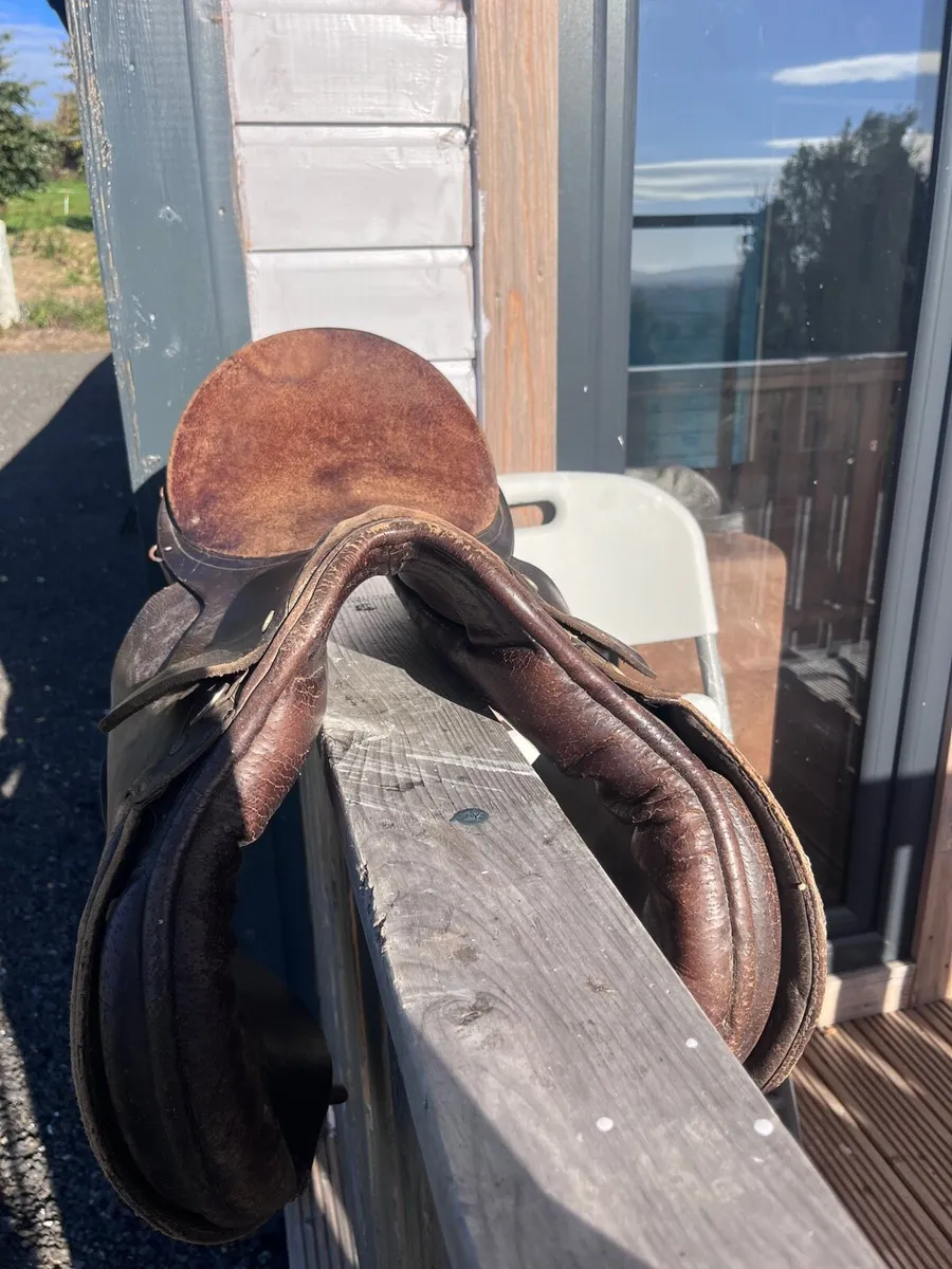 Horse riding saddle - Image 1