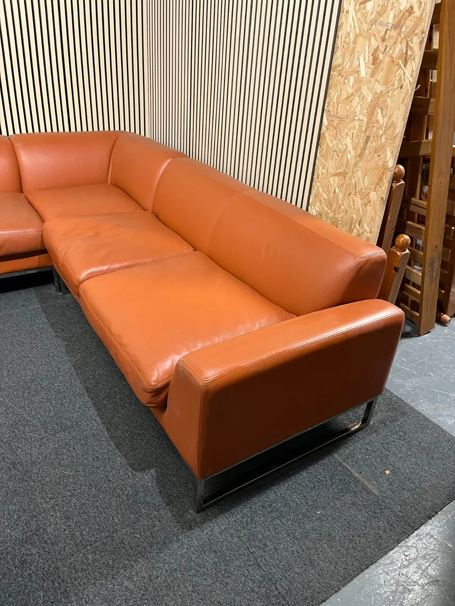 LARGE BROWN LEATHER CORNER SUITE - Image 4