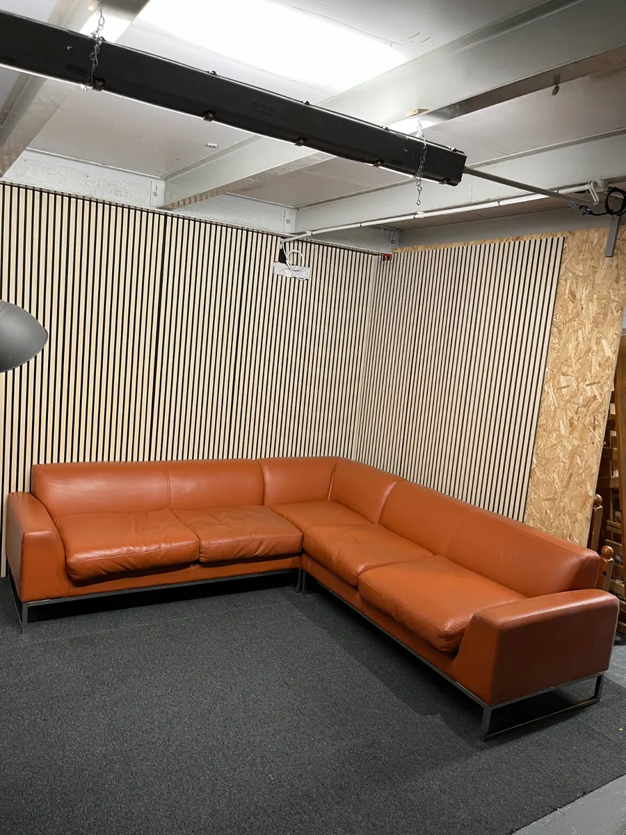 LARGE BROWN LEATHER CORNER SUITE - Image 1