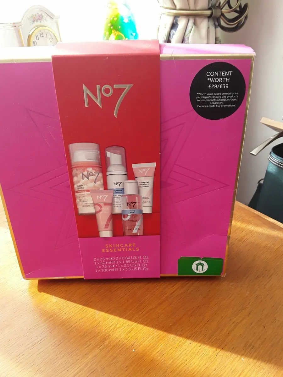 Brand new number 7 five piece gift set - Image 1