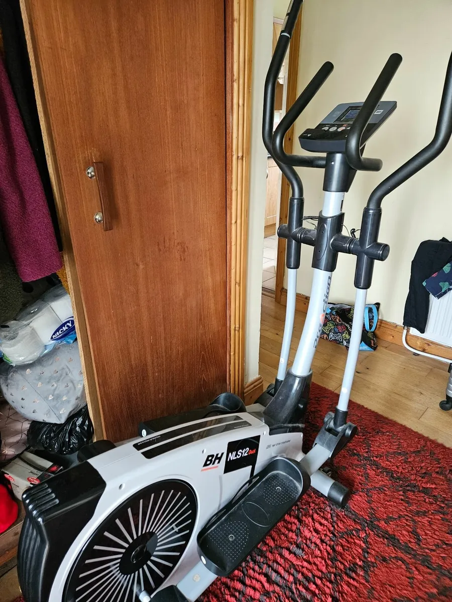 Cross trainer