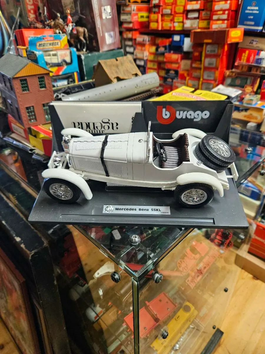 Corgi Burago Mercedes 1.18 - Image 1