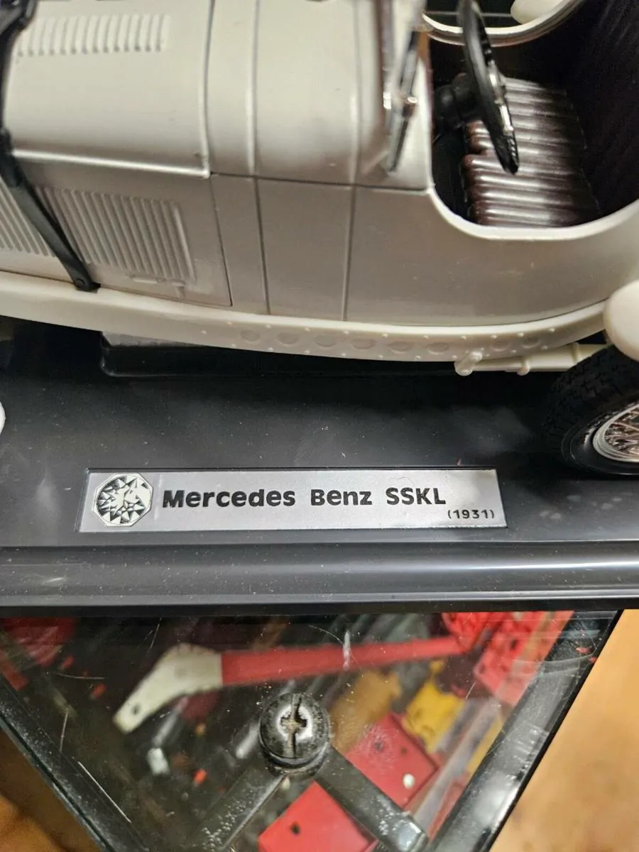 Corgi Burago Mercedes 1.18 - Image 3