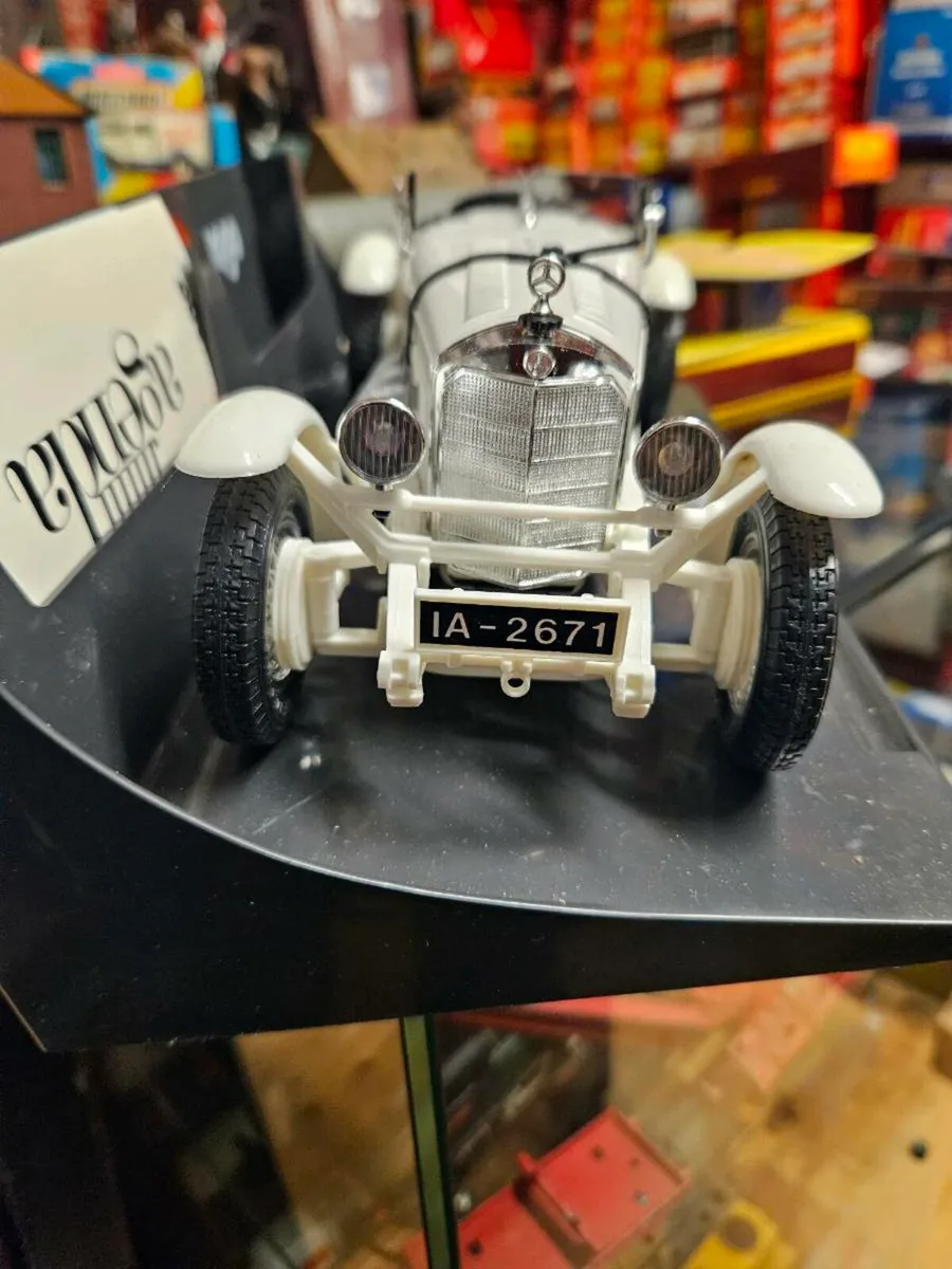 Corgi Burago Mercedes 1.18 - Image 4