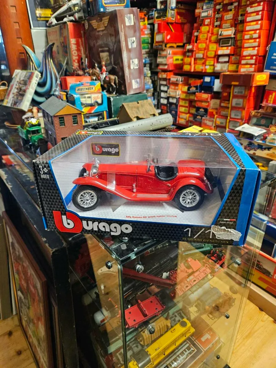Corgi Burago Alfa Romeo 1.18 - Image 1