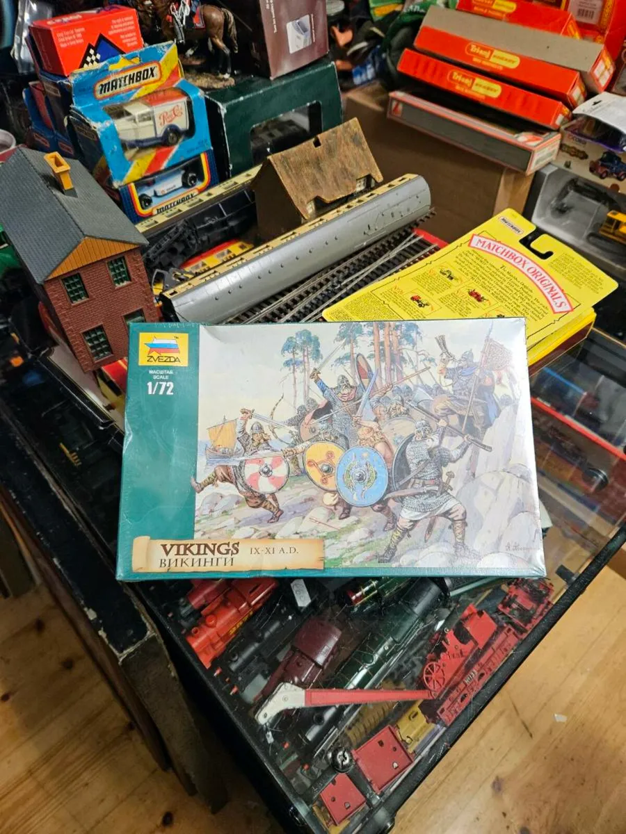 Airfix Zveda Vikings 1.72 - Image 1