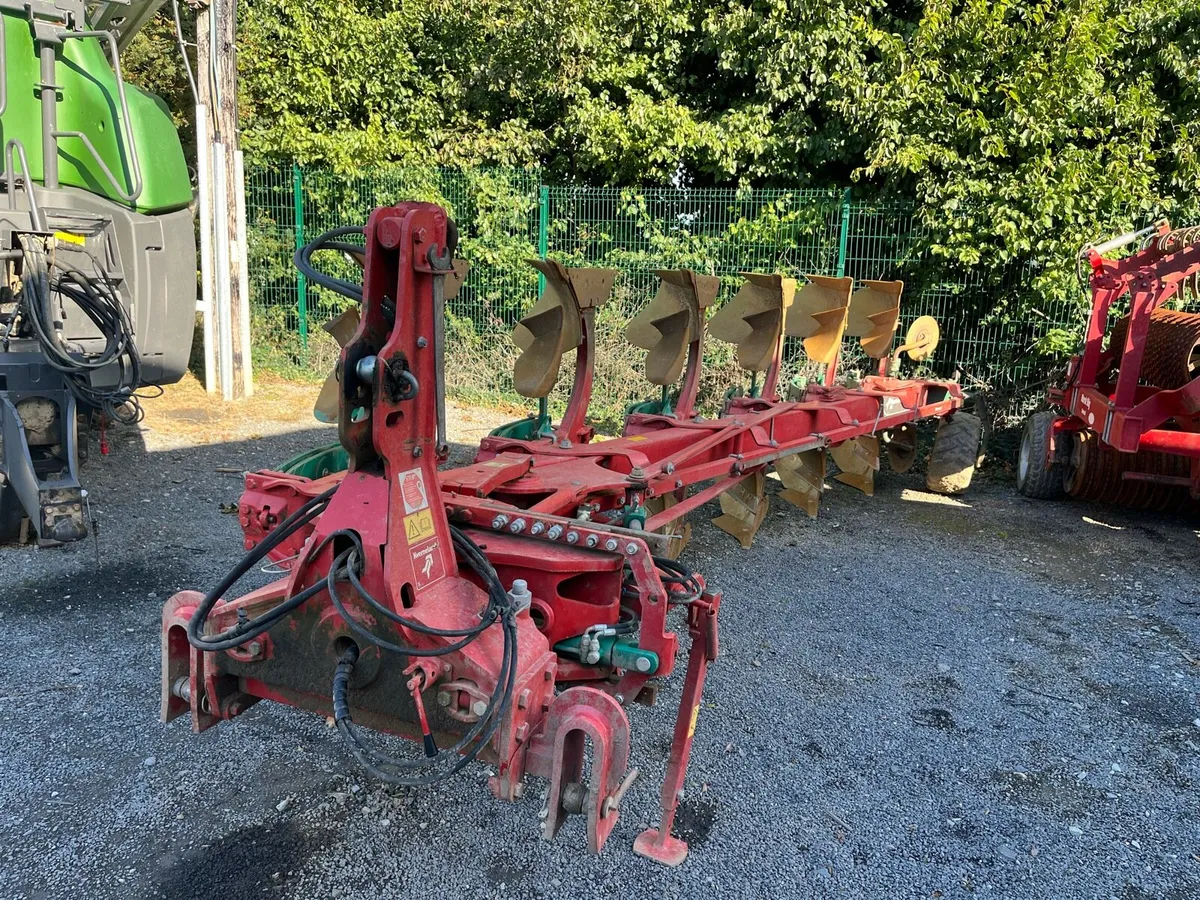 Kverneland EG 6 Furrow Plough - Image 1