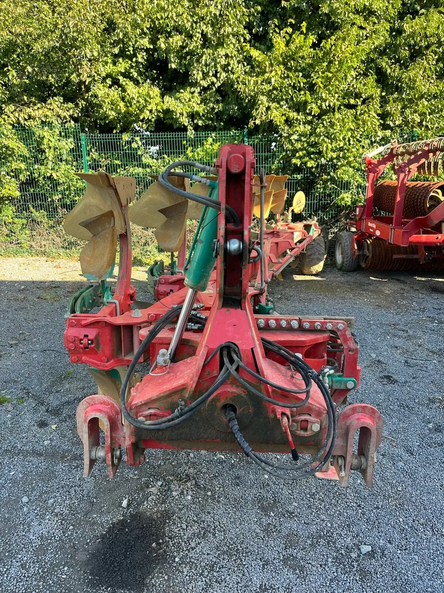 Kverneland EG 6 Furrow Plough - Image 2