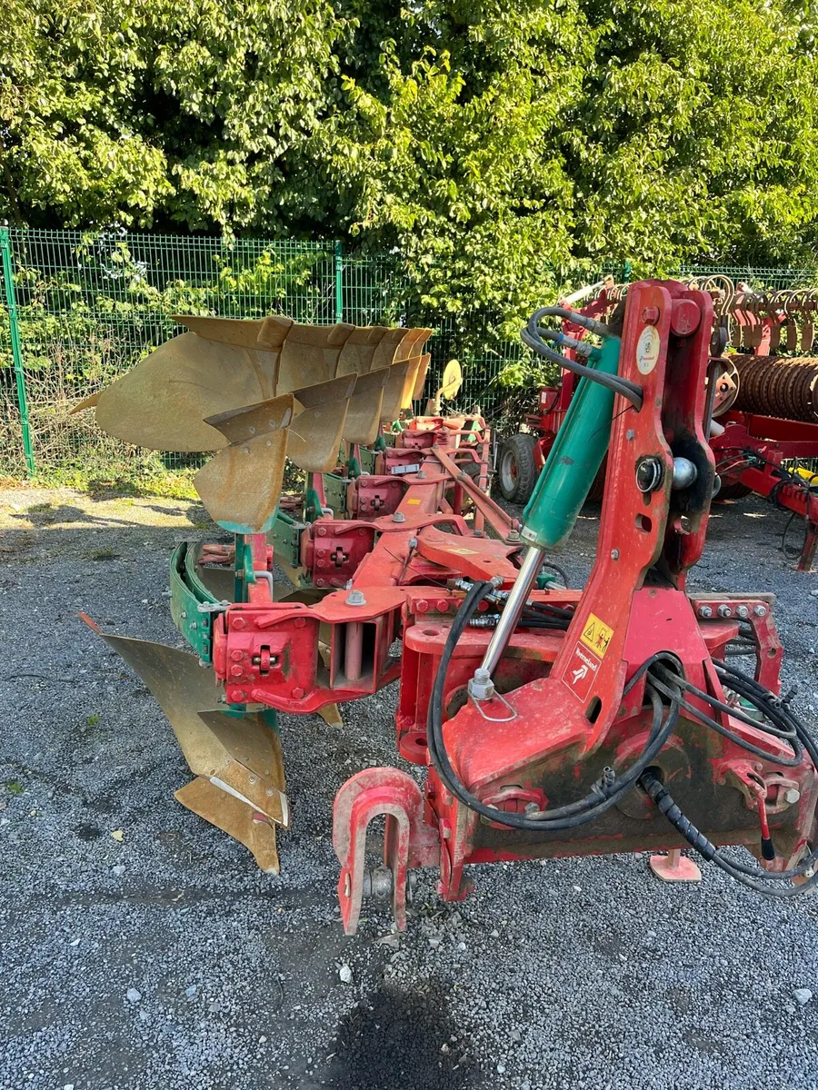 Kverneland EG 6 Furrow Plough - Image 3