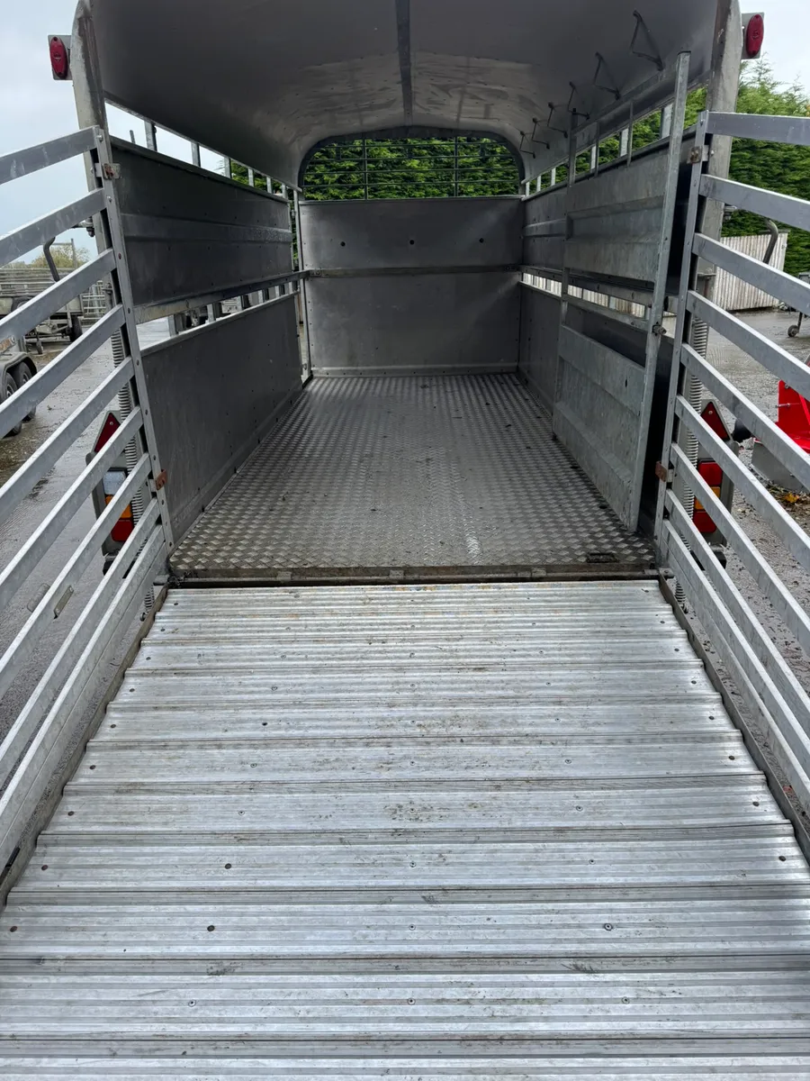 Nugent livestock trailer - Image 1