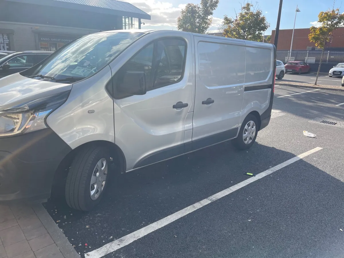 Nissan nv300 no vat - Image 3
